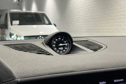Harmaa Porsche Panamera 2024 kuva 14.