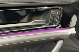 Harmaa Porsche Panamera 2024 kuva 15.