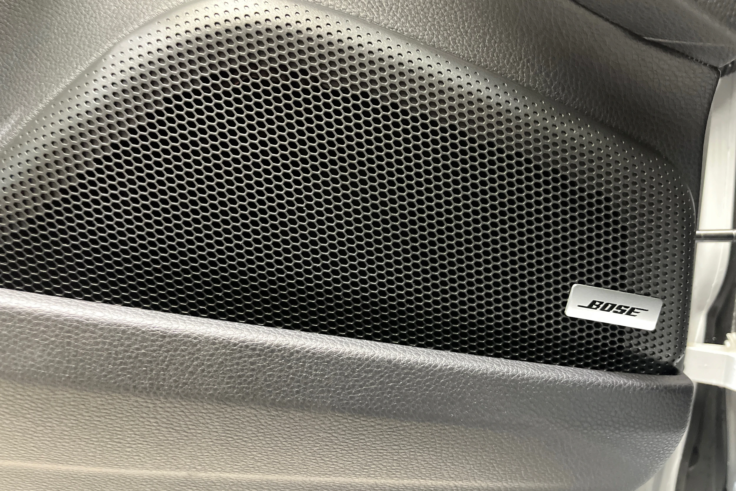 Harmaa Porsche Panamera 2024 kuva 16.