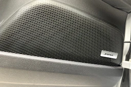 Harmaa Porsche Panamera 2024 kuva 16.