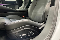 Harmaa Porsche Panamera 2024 kuva 17.