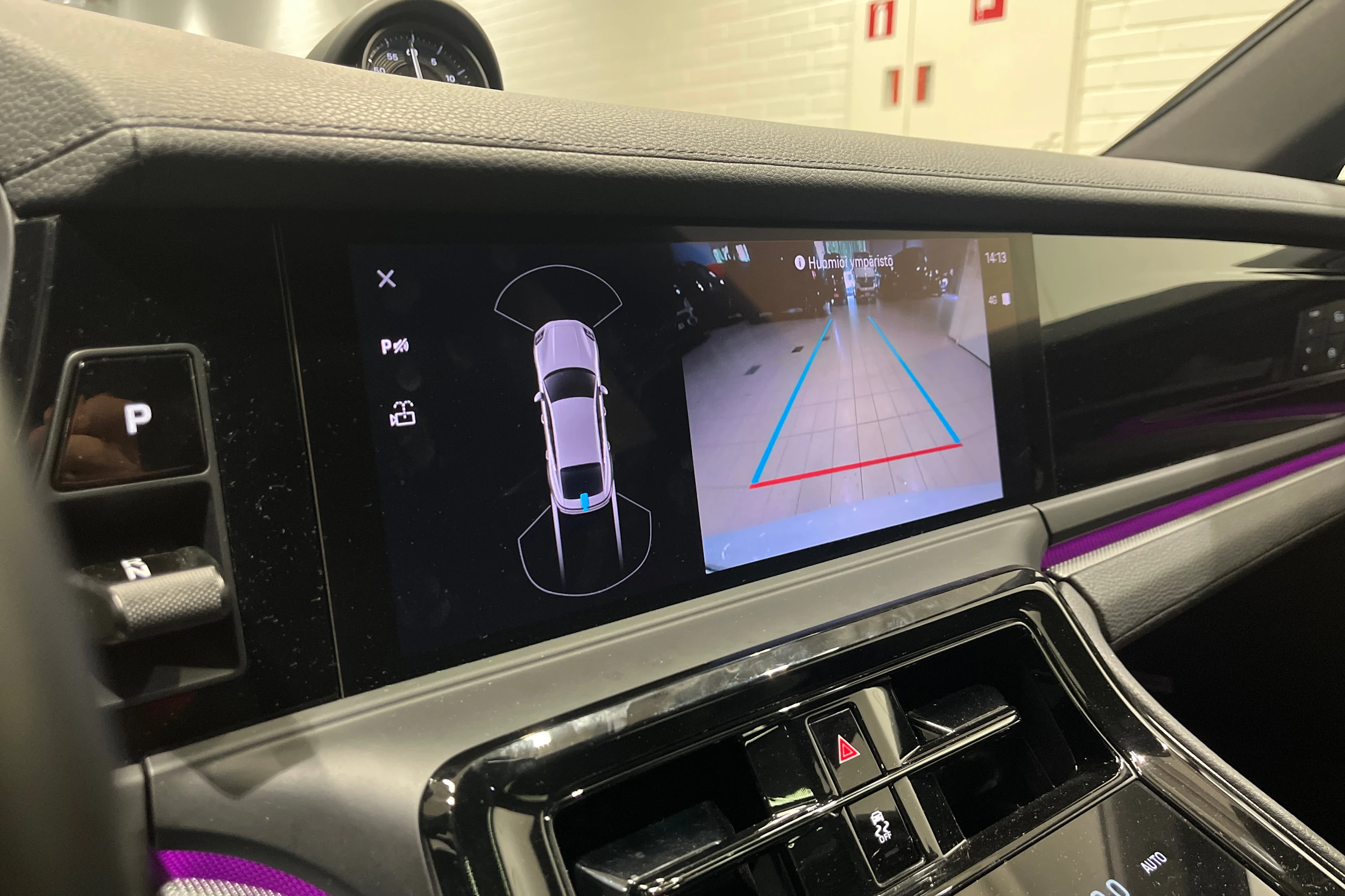 Harmaa Porsche Panamera 2024 kuva 26.