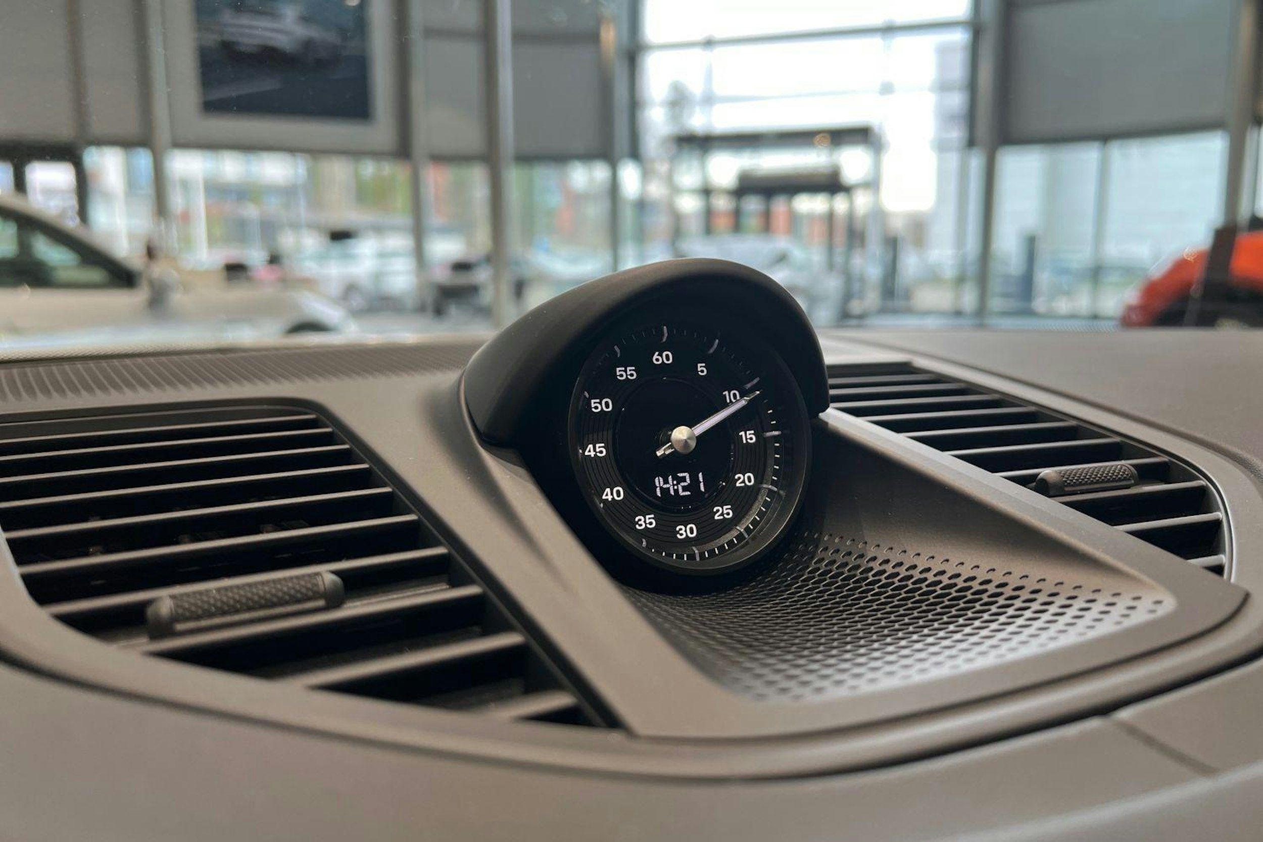 met. harmaa Porsche Panamera 2025 kuva 17.