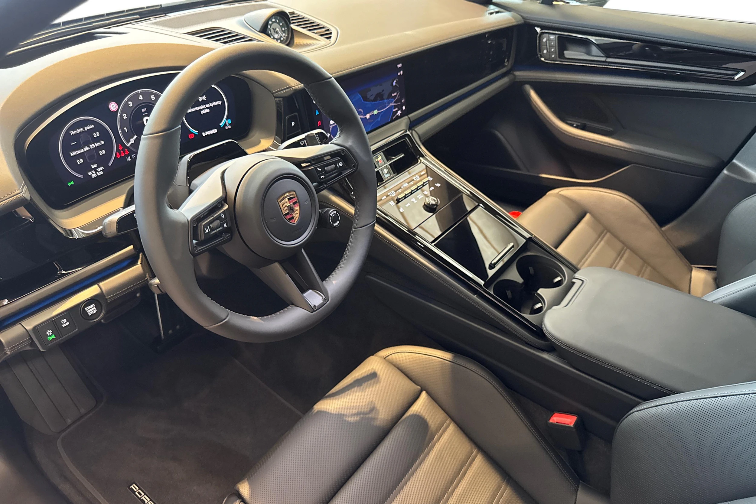 vihreä Porsche Panamera 2026 kuva 6.