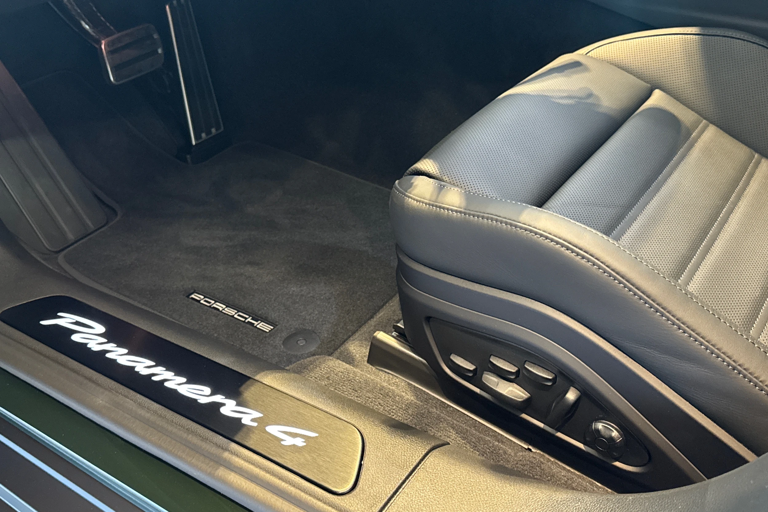vihreä Porsche Panamera 2026 kuva 11.