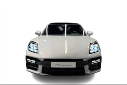 harmaa Porsche Panamera 2026 kuva 5.