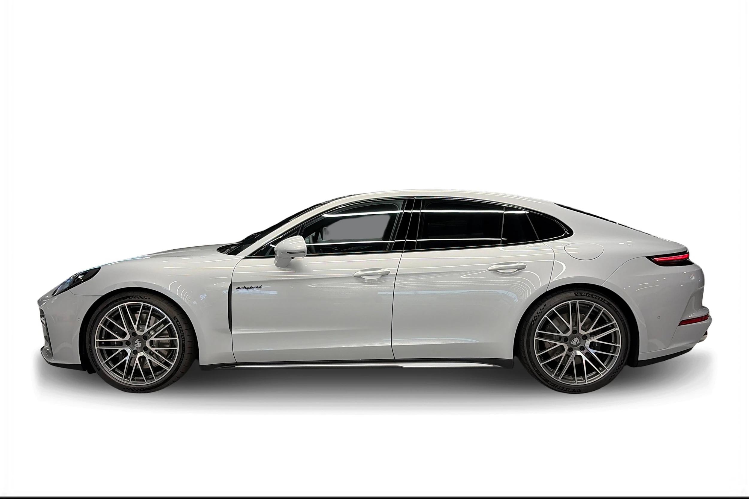 harmaa Porsche Panamera 2026 kuva 6.