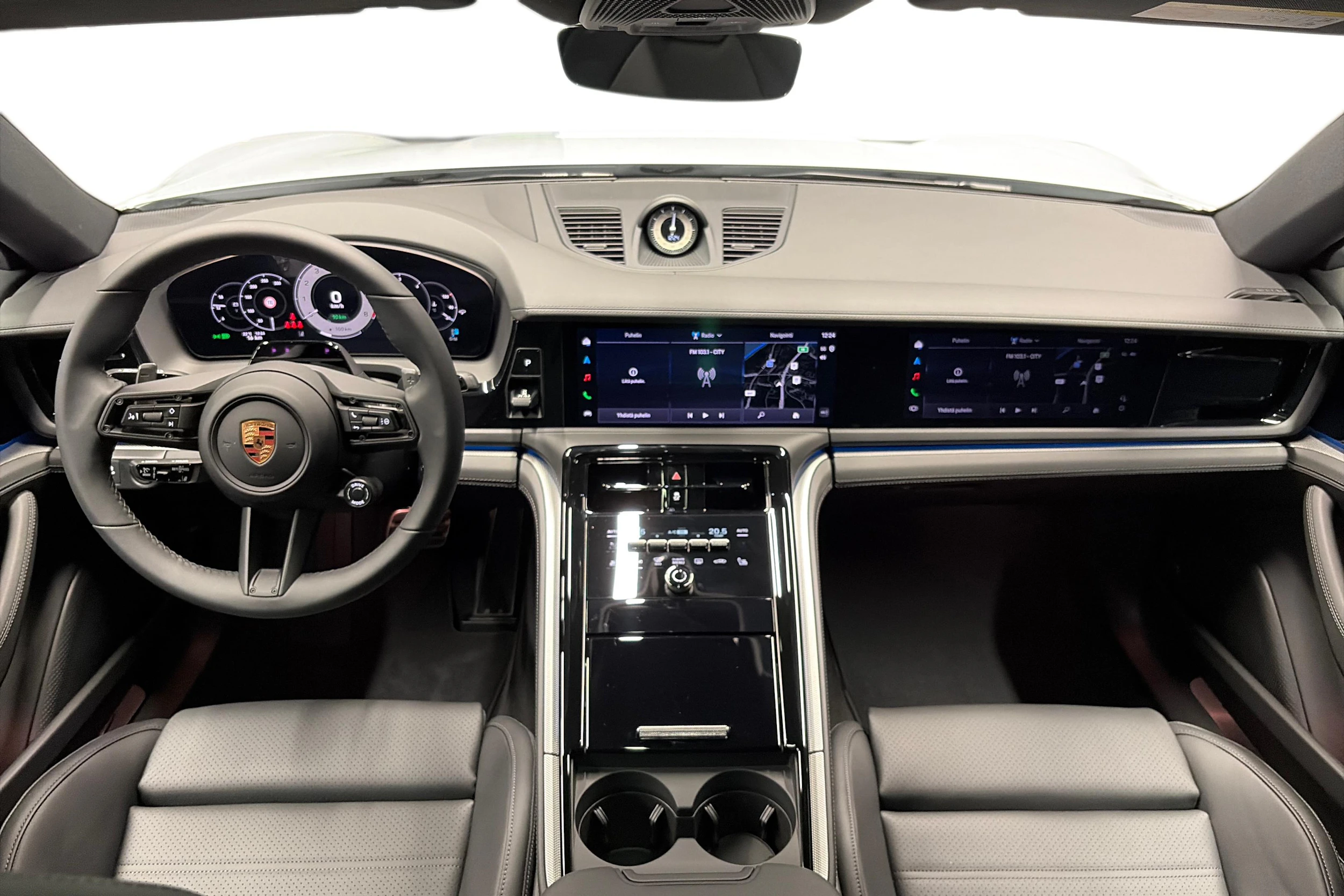 harmaa Porsche Panamera 2026 kuva 8.