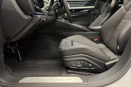 harmaa Porsche Panamera 2026 kuva 14.