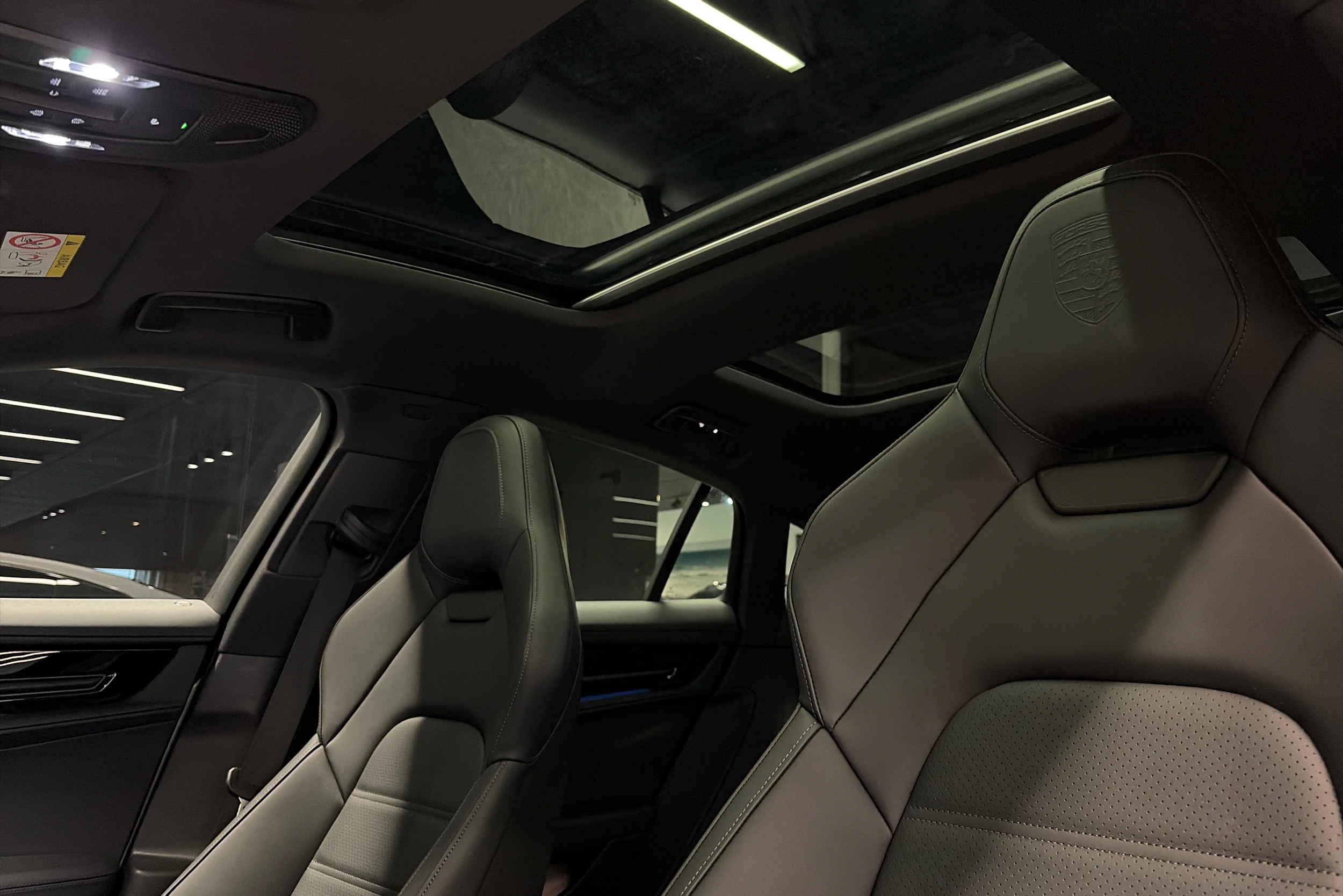 harmaa Porsche Panamera 2026 kuva 15.