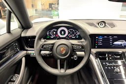 harmaa Porsche Panamera 2026 kuva 16.