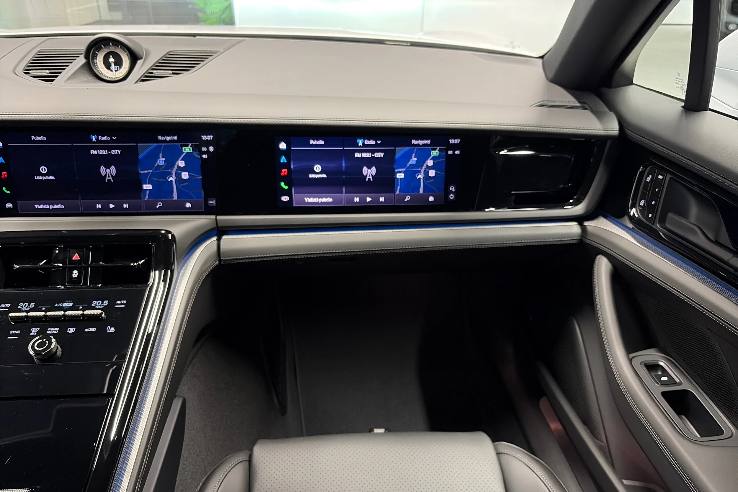 harmaa Porsche Panamera 2026 kuva 17.