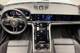 harmaa Porsche Panamera 2026 kuva 18.