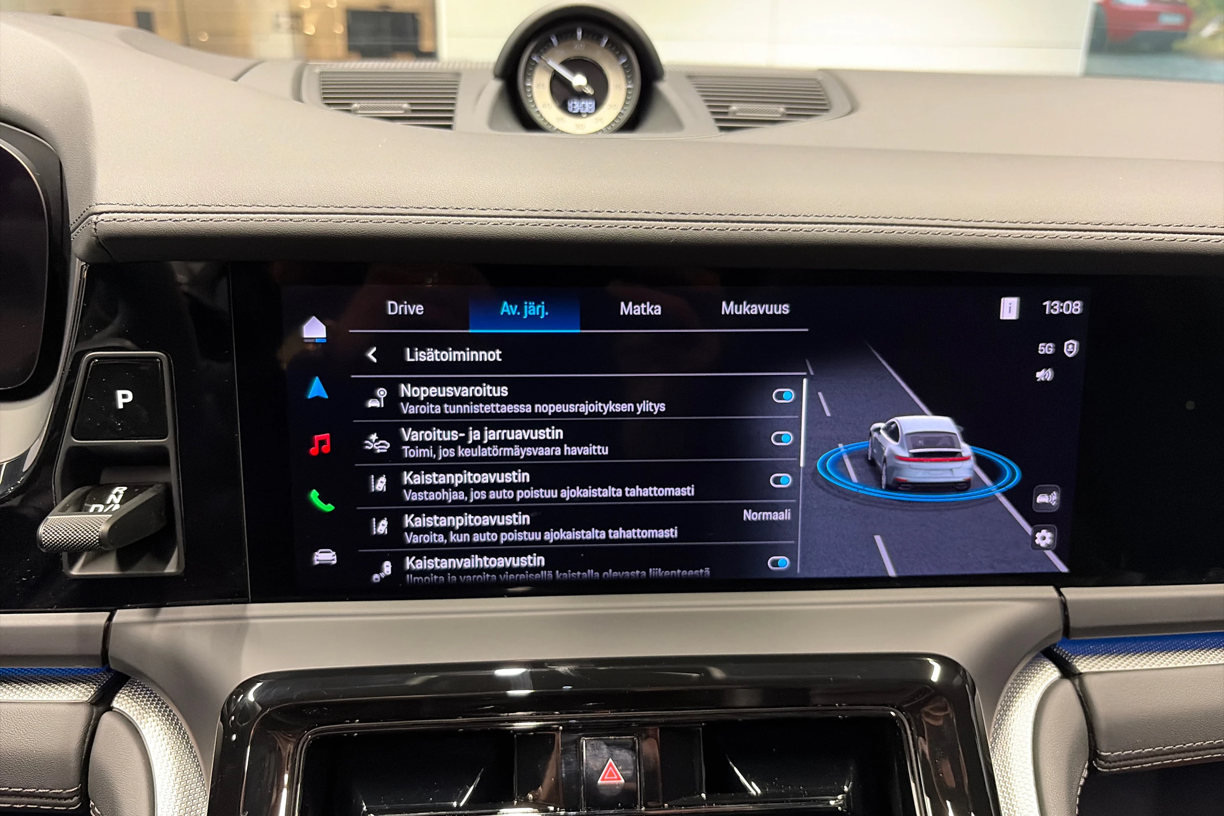 harmaa Porsche Panamera 2026 kuva 20.