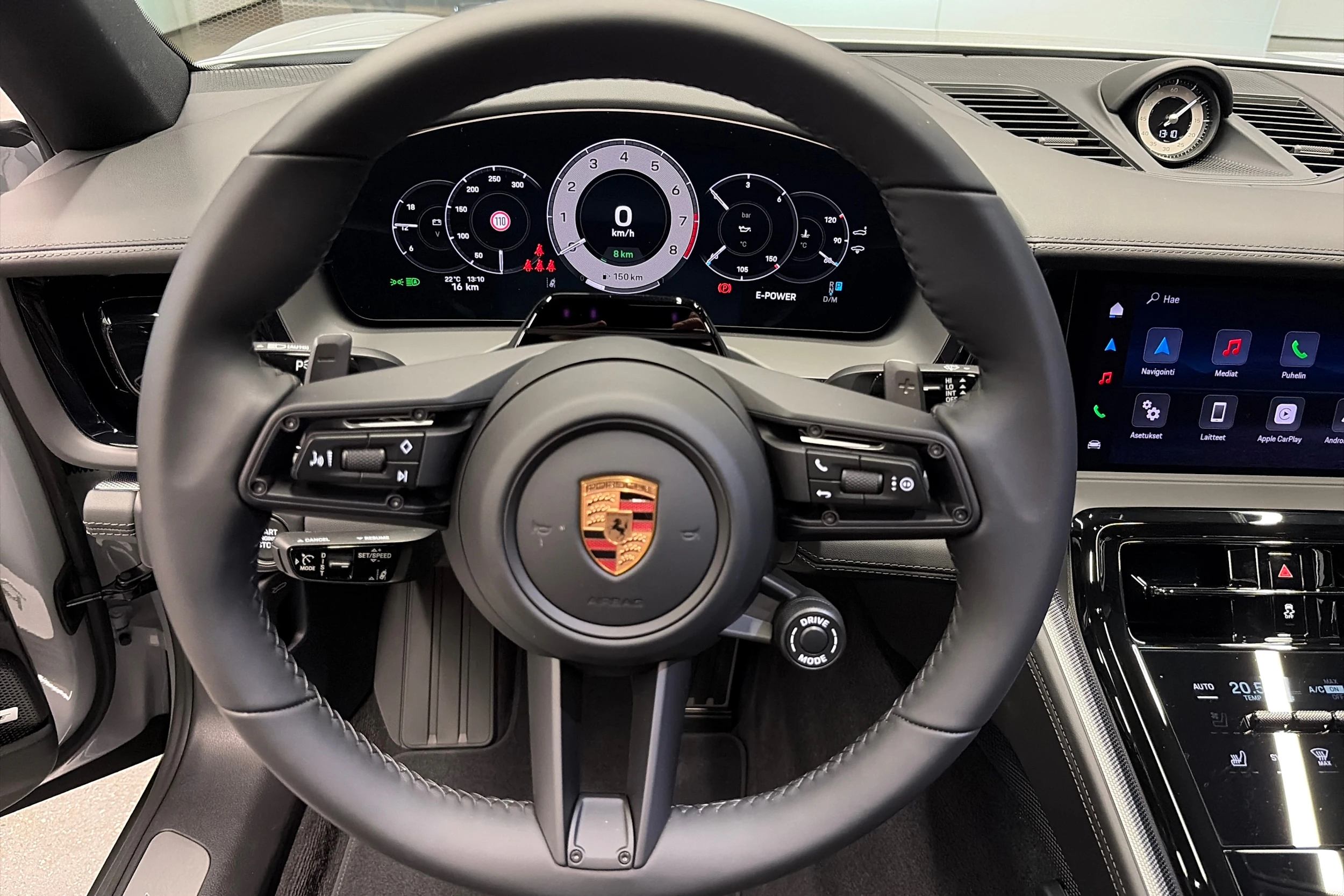 harmaa Porsche Panamera 2026 kuva 23.