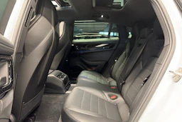 harmaa Porsche Panamera 2026 kuva 24.