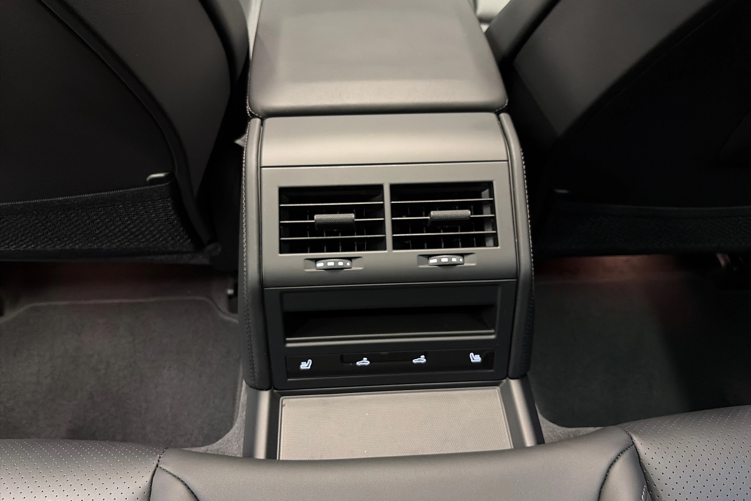 harmaa Porsche Panamera 2026 kuva 25.
