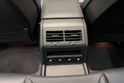 harmaa Porsche Panamera 2026 kuva 25.