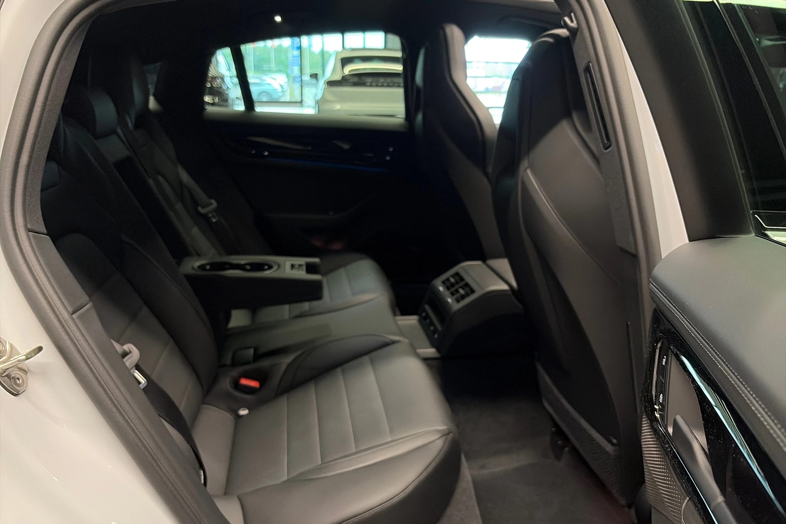 harmaa Porsche Panamera 2026 kuva 26.