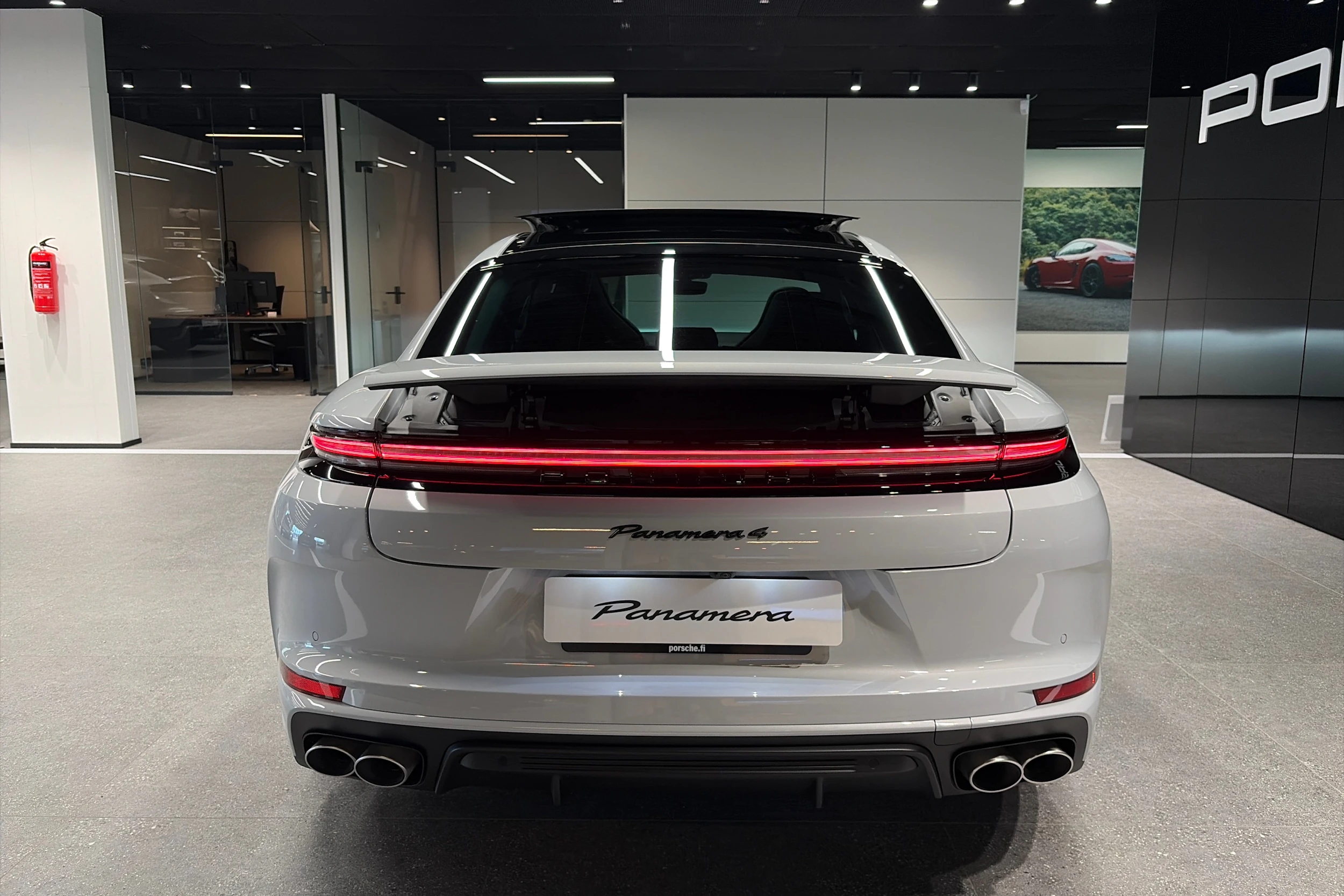 harmaa Porsche Panamera 2026 kuva 27.