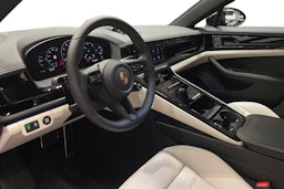 musta Porsche Panamera 2026 kuva 6.