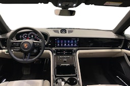 musta Porsche Panamera 2026 kuva 7.