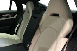 musta Porsche Panamera 2026 kuva 8.