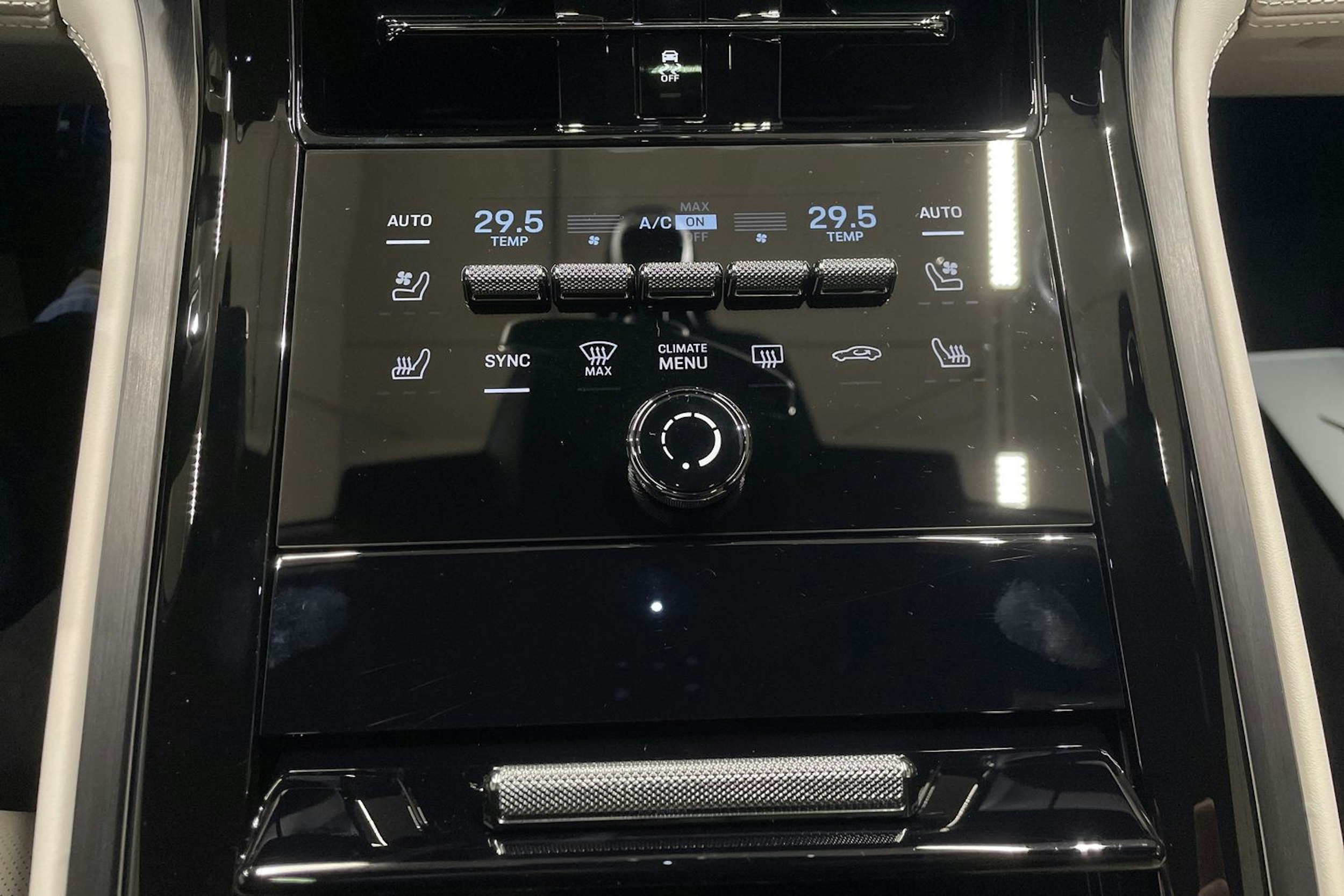 musta Porsche Panamera 2026 kuva 14.