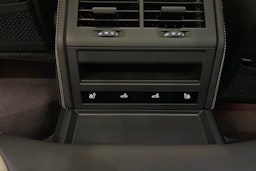 musta Porsche Panamera 2026 kuva 18.