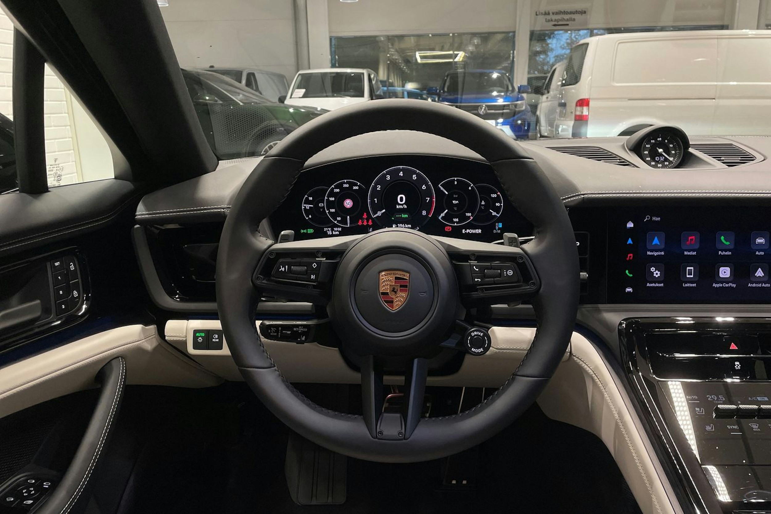 musta Porsche Panamera 2026 kuva 19.