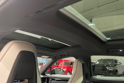 musta Porsche Panamera 2026 kuva 20.