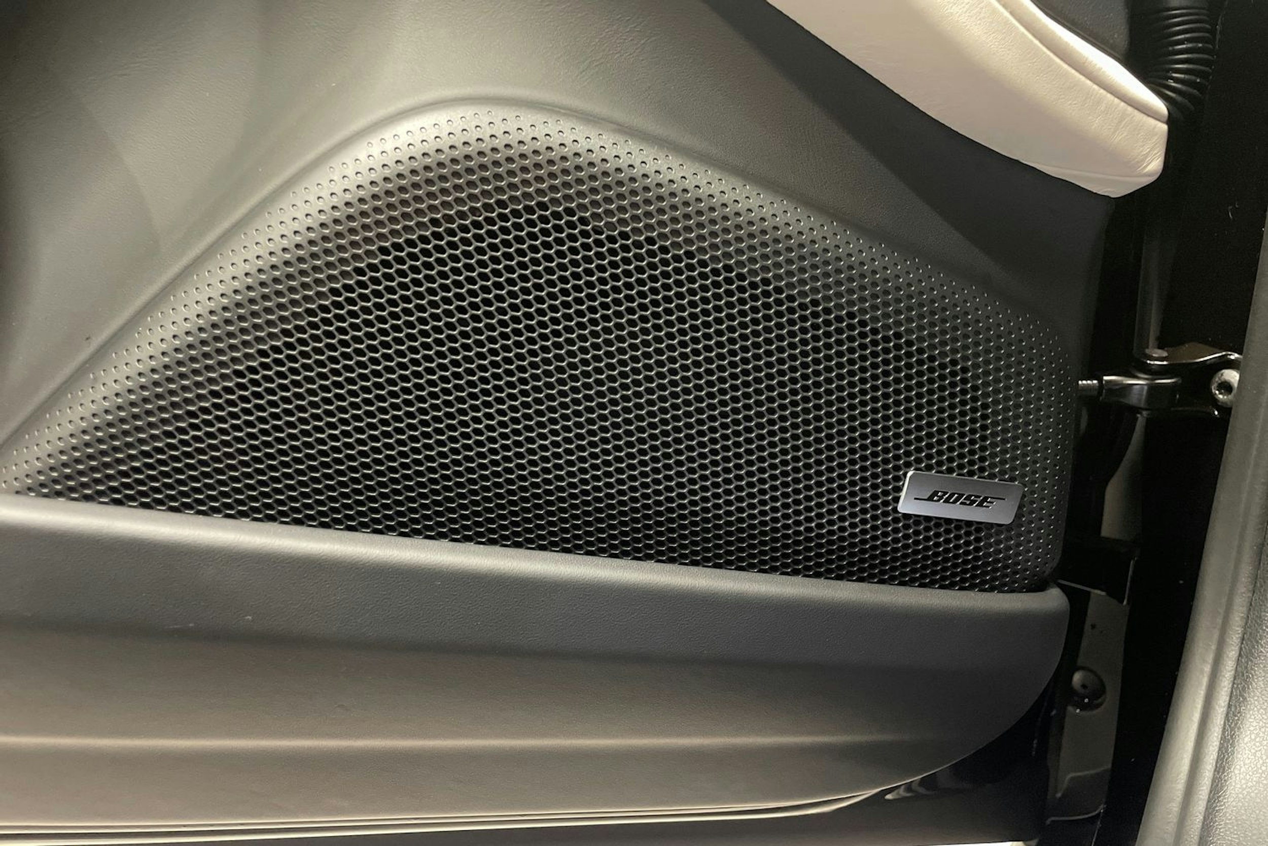 musta Porsche Panamera 2026 kuva 22.