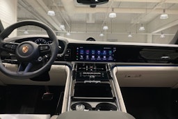 musta Porsche Panamera 2026 kuva 23.