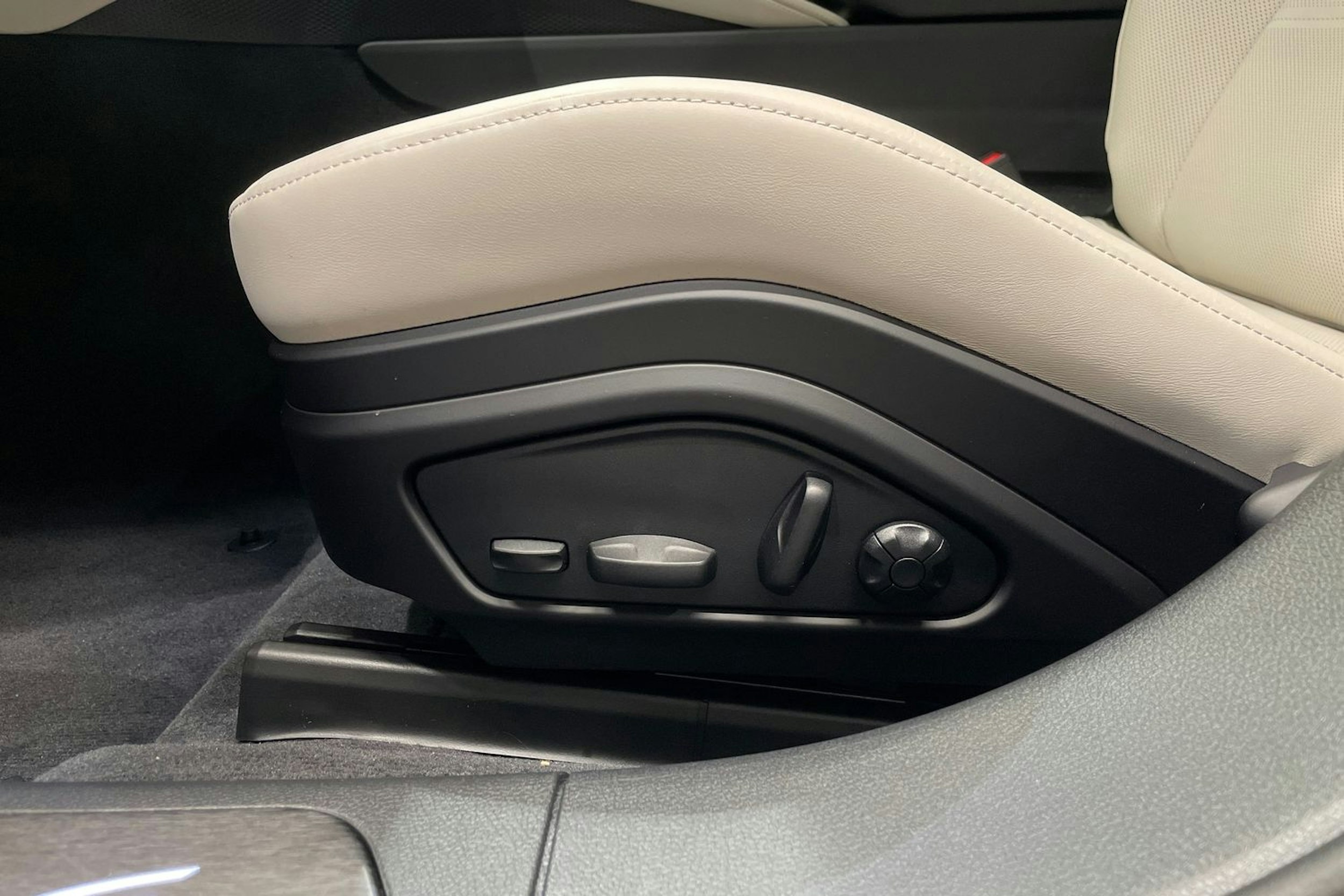 musta Porsche Panamera 2026 kuva 24.