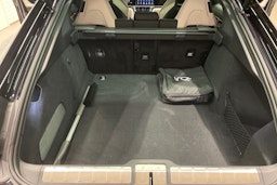 musta Porsche Panamera 2026 kuva 26.