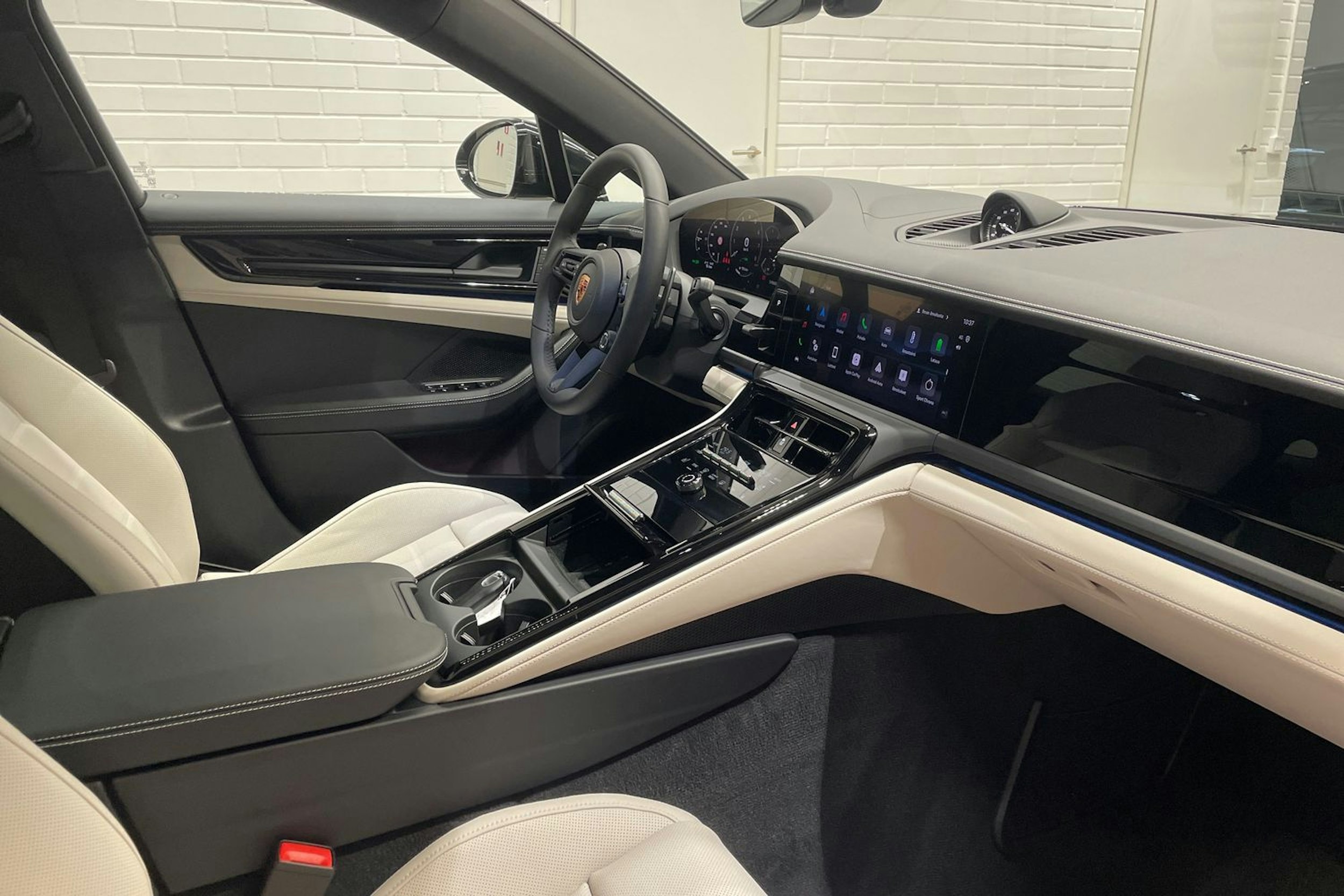 musta Porsche Panamera 2026 kuva 28.