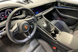 vihreä Porsche Panamera 2026 kuva 6.