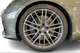 vihreä Porsche Panamera 2026 kuva 9.