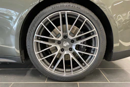 vihreä Porsche Panamera 2026 kuva 10.