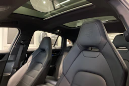 vihreä Porsche Panamera 2026 kuva 11.