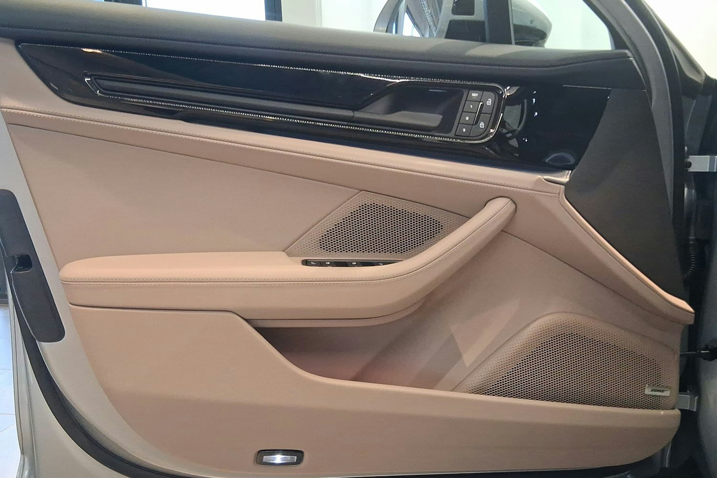 met. harmaa Porsche Panamera 2026 kuva 10.