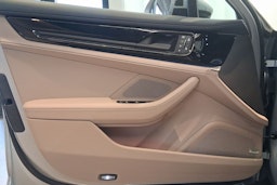 met. harmaa Porsche Panamera 2026 kuva 10.