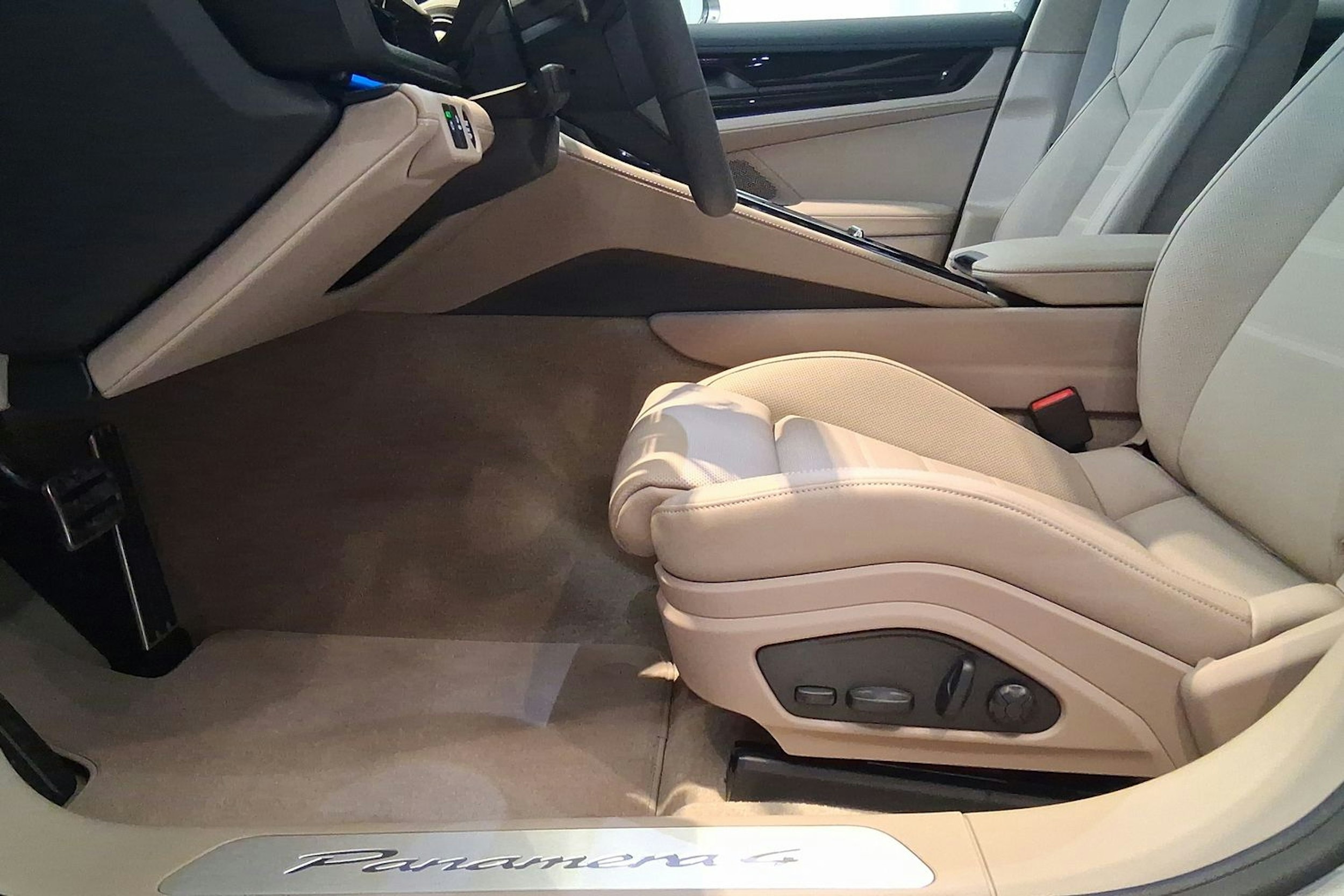 met. harmaa Porsche Panamera 2026 kuva 11.