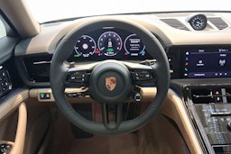 met. harmaa Porsche Panamera 2026 kuva 14.