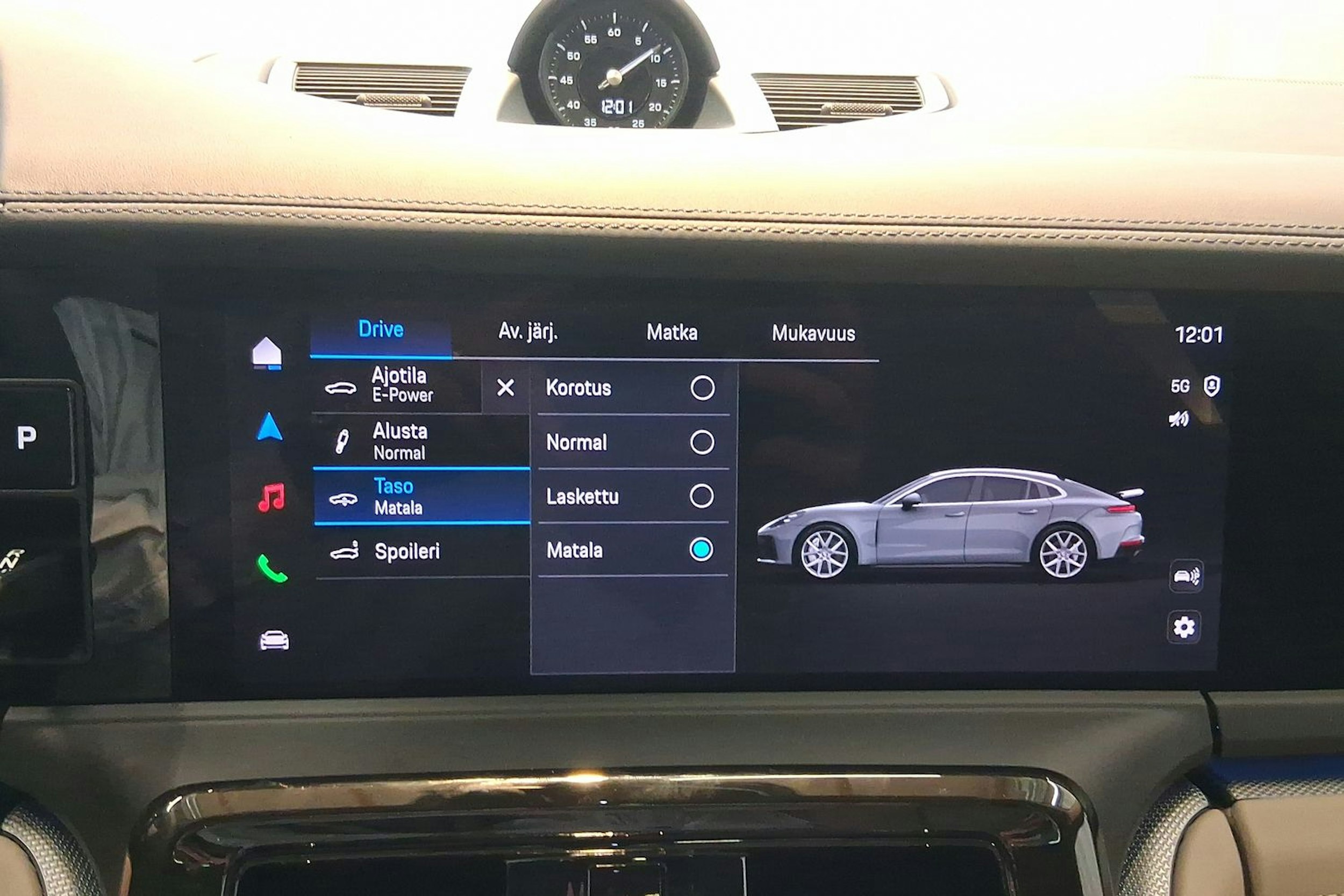 met. harmaa Porsche Panamera 2026 kuva 20.