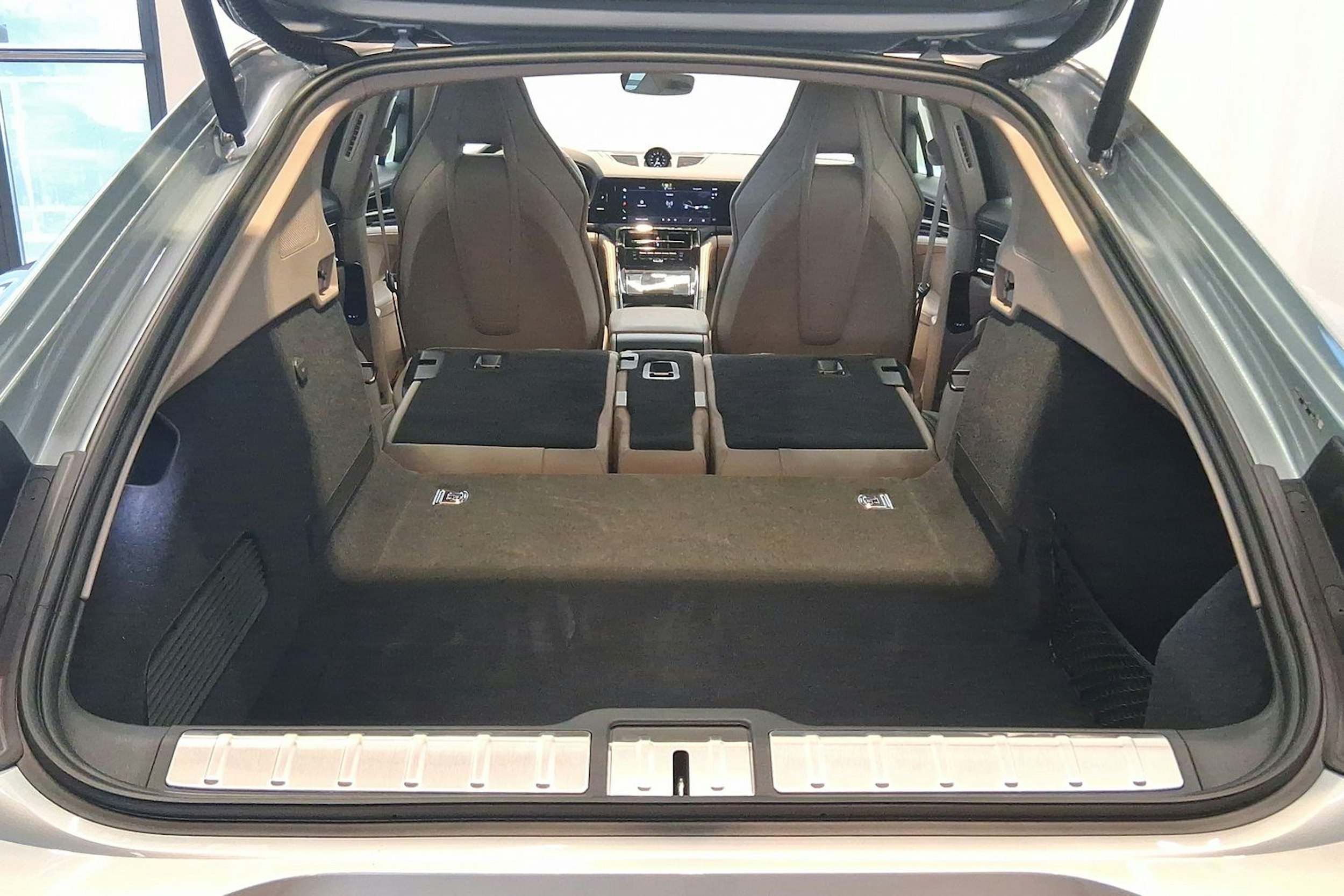 met. harmaa Porsche Panamera 2026 kuva 24.