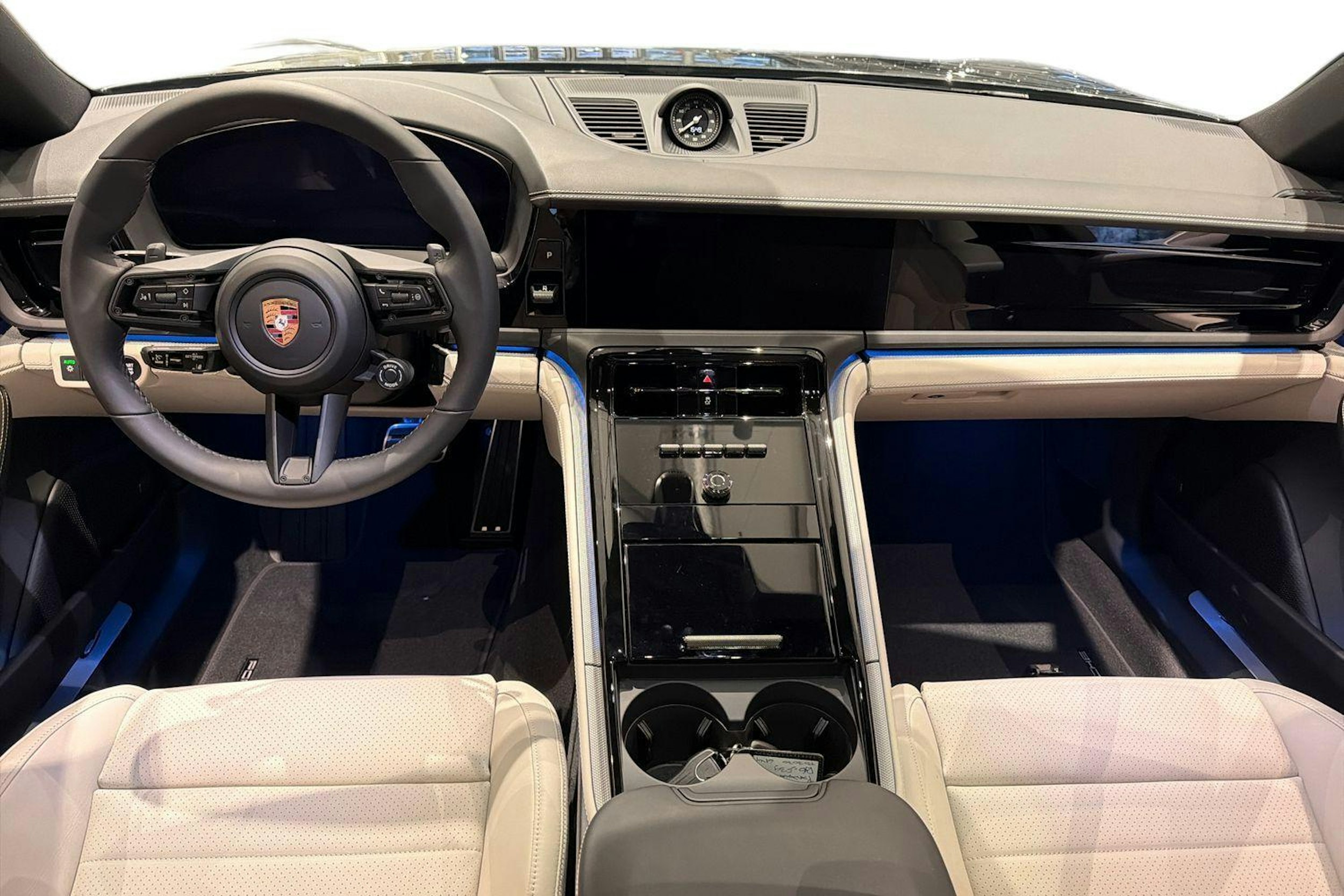 harmaa Porsche Panamera 2026 kuva 9.