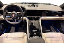 harmaa Porsche Panamera 2026 kuva 9.