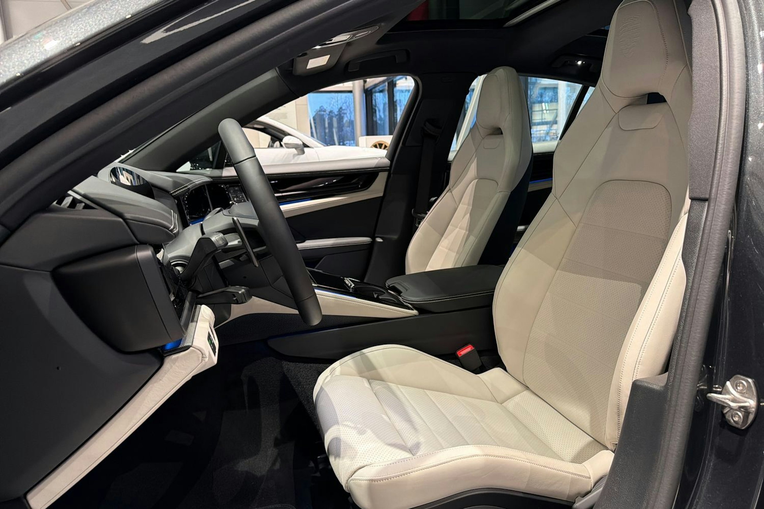 harmaa Porsche Panamera 2026 kuva 10.