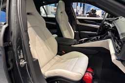 harmaa Porsche Panamera 2026 kuva 11.